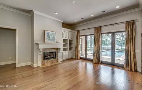 Living - 111 Johnstone Dr, Madison, MS 39110 photo 1 of 9