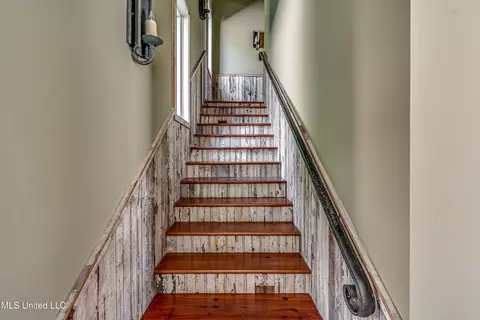 Entry Way - 111 Johnstone Dr, Madison, MS 39110 photo 3 of 3