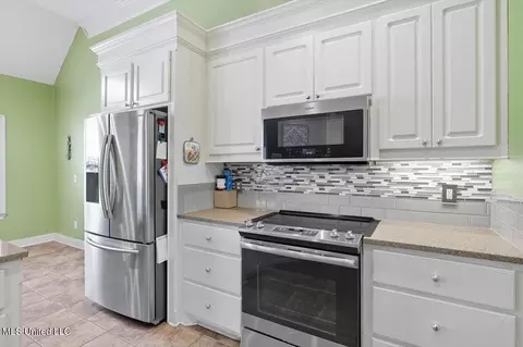 Kitchen - 119 Tradition Pkwy, Flowood, MS 39232 photo 2 of 3