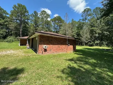 135 Sam Mitchell Rd, Picayune, MS 39466