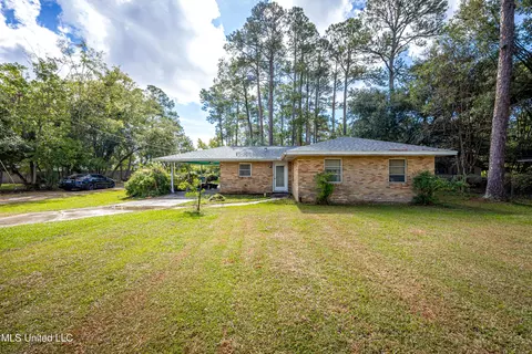 201 Locust St, Gulfport, MS 39507