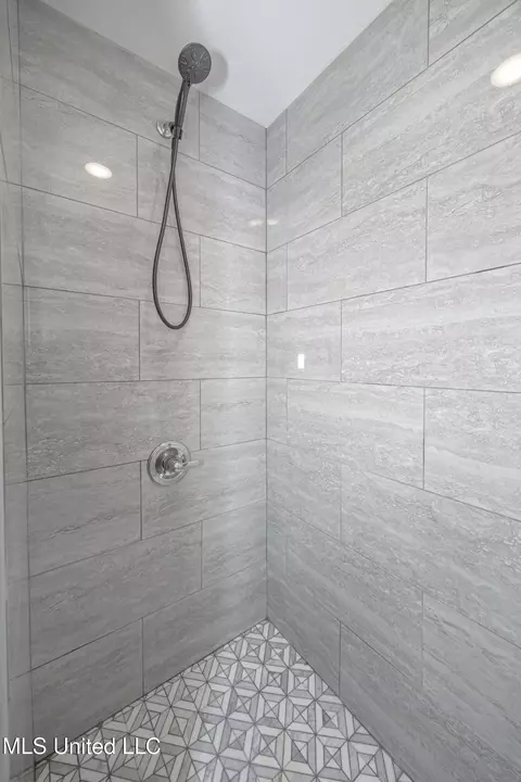 Bath - 3609 Doris Cir, Moss Point, MS 39563 photo 5 of 5