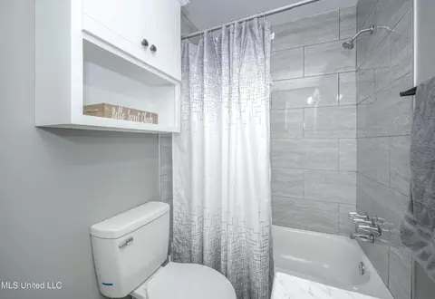 Bath - 3609 Doris Cir, Moss Point, MS 39563 photo 2 of 5