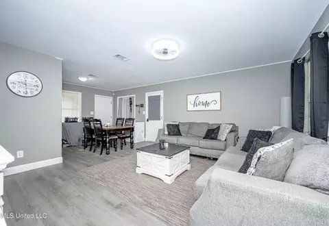 Living - 3609 Doris Cir, Moss Point, MS 39563 photo 4 of 4