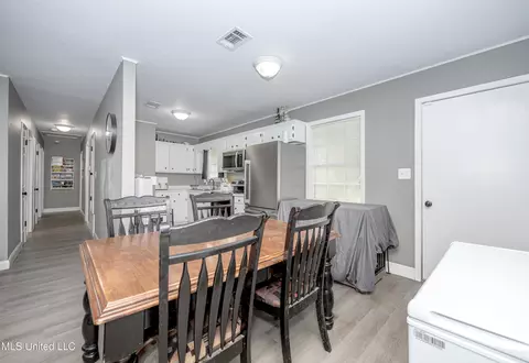 Dining - 3609 Doris Cir, Moss Point, MS 39563 photo 2 of 3
