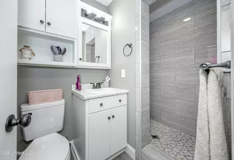 Bath - 3609 Doris Cir, Moss Point, MS 39563 photo 3 of 5