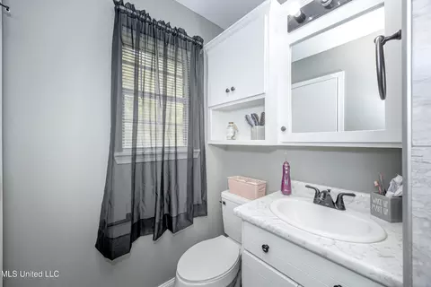 Bath - 3609 Doris Cir, Moss Point, MS 39563 photo 4 of 5