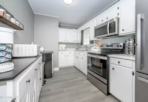 Kitchen - 3609 Doris Cir, Moss Point, MS 39563 photo 1 of 5