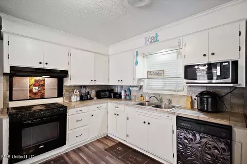 Kitchen - 1315 Mcdonald Ave, Canton, MS 39046 photo 2 of 2