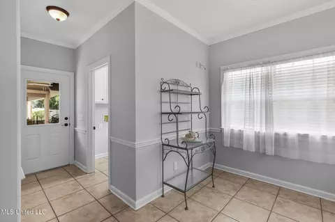 Entry Way - 203 Heritage Dr, Madison, MS 39110 photo 6 of 9