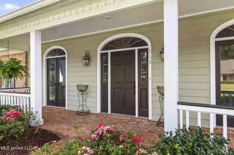 Exterior - 203 Heritage Dr, Madison, MS 39110 photo 2 of 20