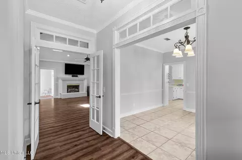 Entry Way - 203 Heritage Dr, Madison, MS 39110 photo 2 of 9