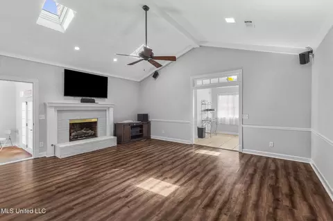 Living - 203 Heritage Dr, Madison, MS 39110 photo 3 of 3