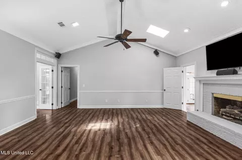 Living - 203 Heritage Dr, Madison, MS 39110 photo 1 of 3
