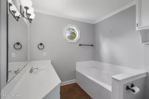 Bath - 203 Heritage Dr, Madison, MS 39110 photo 4 of 8