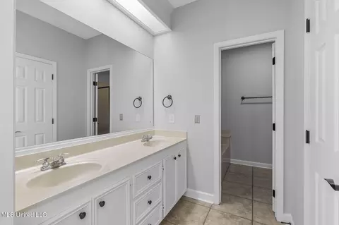 Bath - 203 Heritage Dr, Madison, MS 39110 photo 2 of 8
