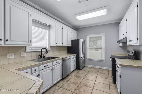 Kitchen - 203 Heritage Dr, Madison, MS 39110 photo 1 of 3