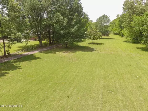 Exterior - 6741 Hacks Cross Rd, Olive Branch, MS 38654 photo 4 of 10