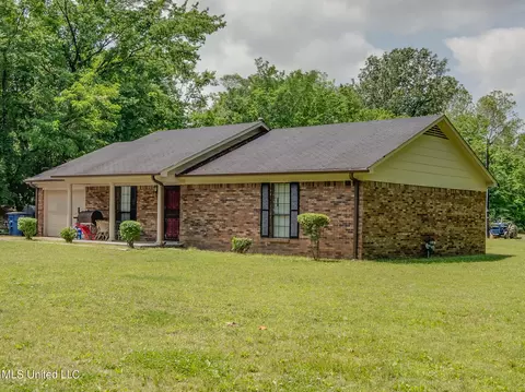Exterior - 6741 Hacks Cross Rd, Olive Branch, MS 38654 photo 3 of 10