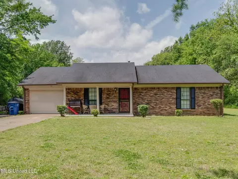 Exterior - 6741 Hacks Cross Rd, Olive Branch, MS 38654 photo 2 of 10