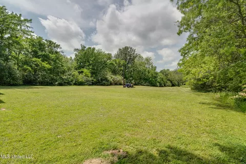 Exterior - 6741 Hacks Cross Rd, Olive Branch, MS 38654 photo 9 of 10