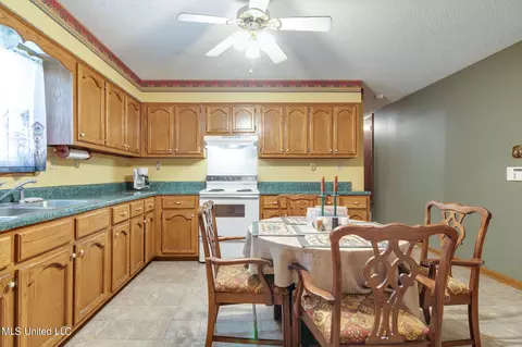 Kitchen - 6741 Hacks Cross Rd, Olive Branch, MS 38654 photo 1 of 4