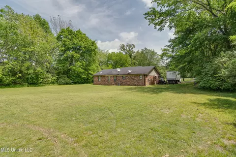 Exterior - 6741 Hacks Cross Rd, Olive Branch, MS 38654 photo 6 of 10
