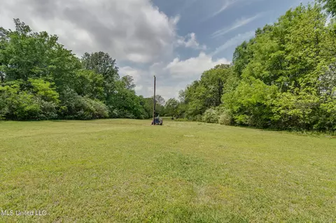 Exterior - 6741 Hacks Cross Rd, Olive Branch, MS 38654 photo 5 of 10