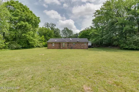 Exterior - 6741 Hacks Cross Rd, Olive Branch, MS 38654 photo 7 of 10