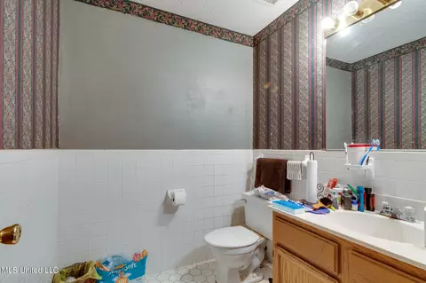 Bath - 6741 Hacks Cross Rd, Olive Branch, MS 38654 photo 2 of 2