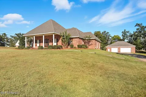 1015 Longwood Pl, Pearl, MS 39208