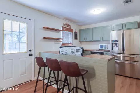 502 W Border Ave, Wiggins, MS 39577 photo 2