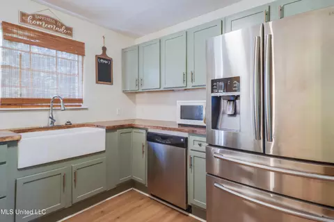 502 W Border Ave, Wiggins, MS 39577 photo 4