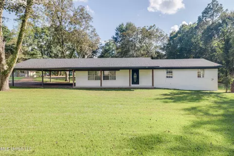 502 W Border Ave, Wiggins, MS 39577