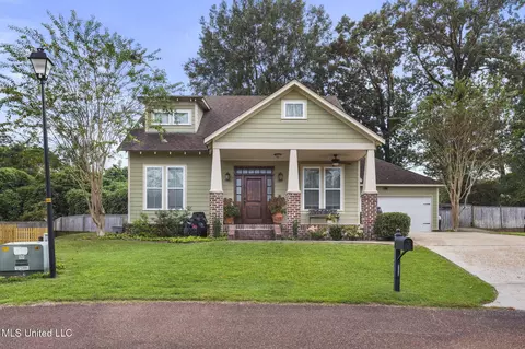 3 Oakwood Glen Dr, Clinton, MS 39056