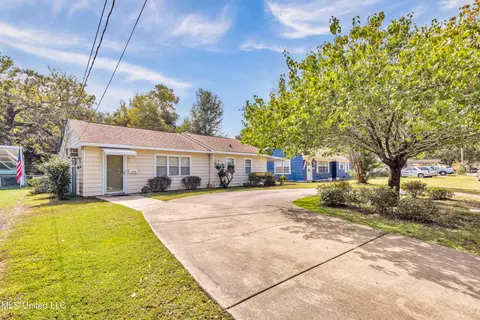 1775 Currie St, Biloxi, MS 39531