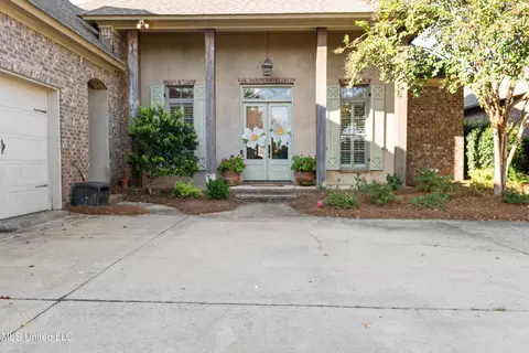116 Lake Village Dr, Madison, MS 39110