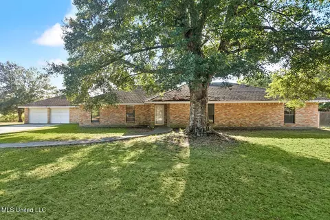 43 Dunhurst Long Rd, Picayune, MS 39466