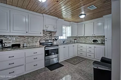 Kitchen - 614 Rankin Rd, Canton, MS 39046 photo 1 of 3