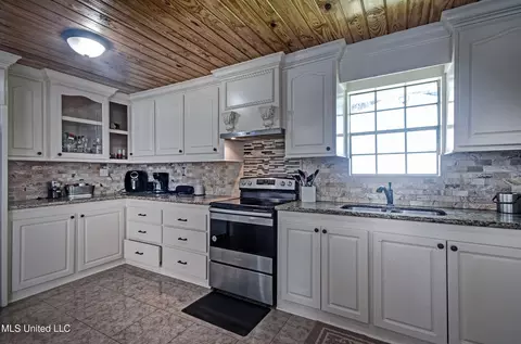 Kitchen - 614 Rankin Rd, Canton, MS 39046 photo 2 of 3