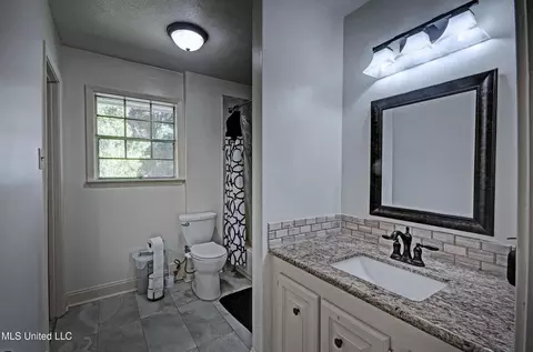 Bath - 614 Rankin Rd, Canton, MS 39046 photo 4 of 6