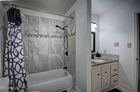 Bath - 614 Rankin Rd, Canton, MS 39046 photo 2 of 6