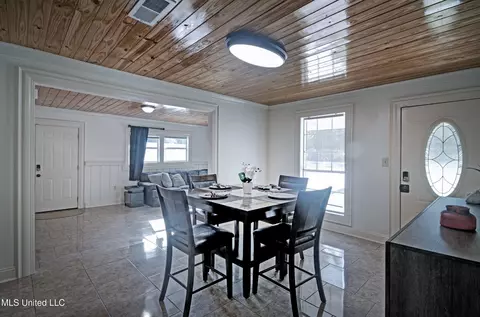 Dining - 614 Rankin Rd, Canton, MS 39046 photo 4 of 4