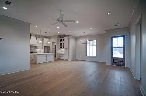 Living - 73 Canebrake Ct, Clinton, MS 39056 photo 2 of 3