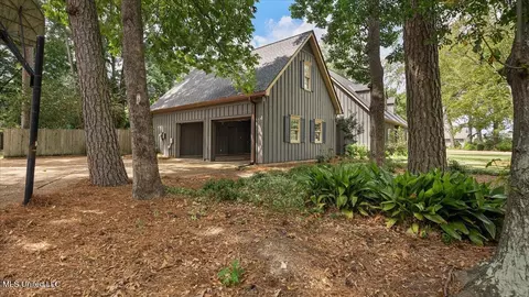 Exterior - 112 Swallow Dr, Brandon, MS 39047 photo 2 of 7