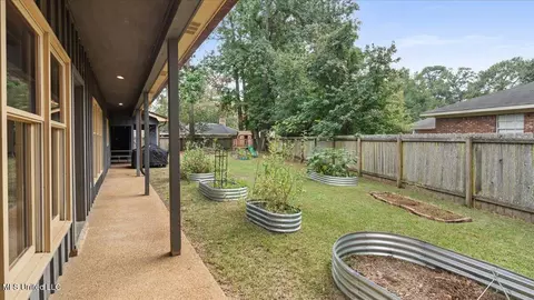 Exterior - 112 Swallow Dr, Brandon, MS 39047 photo 3 of 7
