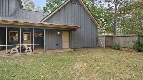 Exterior - 112 Swallow Dr, Brandon, MS 39047 photo 5 of 7