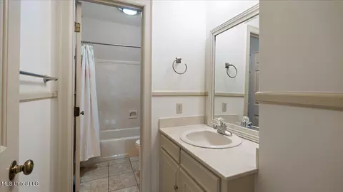Bath - 112 Swallow Dr, Brandon, MS 39047 photo 5 of 5