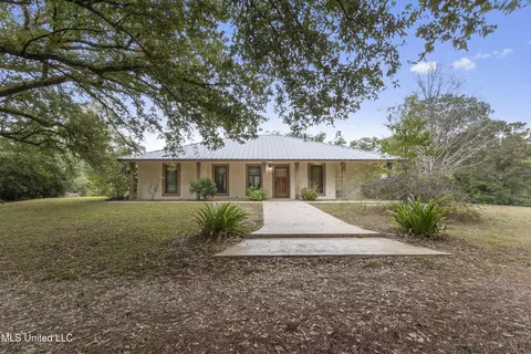 11057 Lobouy Rd, Pass Christian, MS 39571