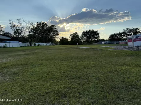 9303 Tucker Rd, Biloxi, MS 39532